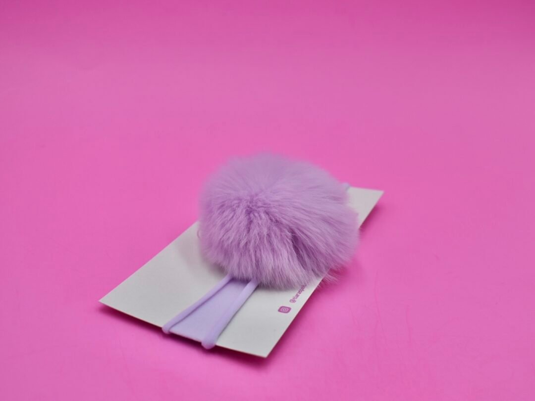 TIARA POMPON MORADO